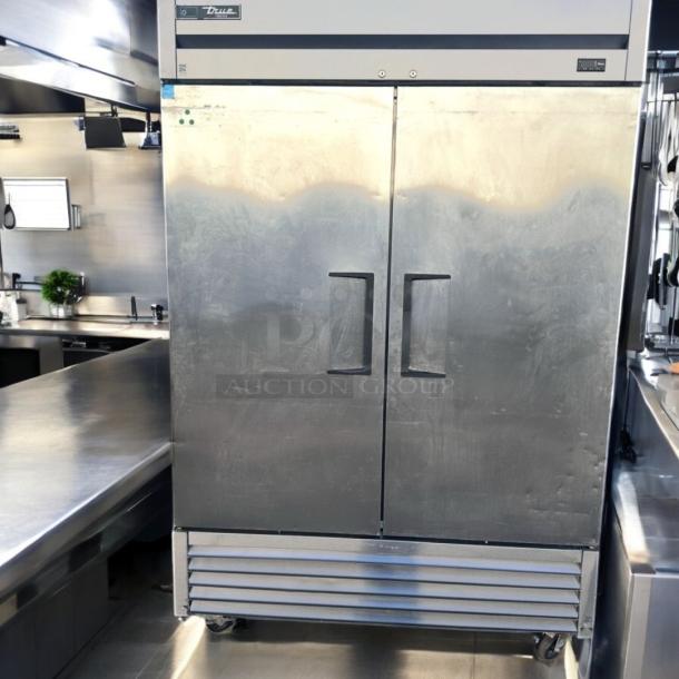 Immaculate Condition True T-49F-HC Commercial Freezer – Tested & Working! - Image 2 of 10