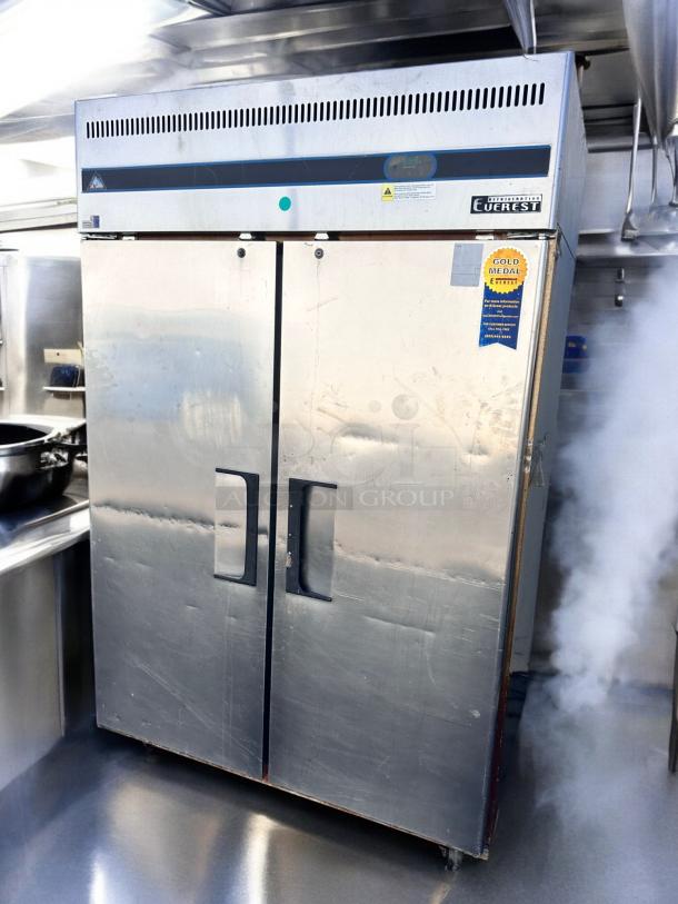 Excellent Condition Everest ESR2 Double Door Commercial Refrigerator – Tested & Working! - Image 2 of 6