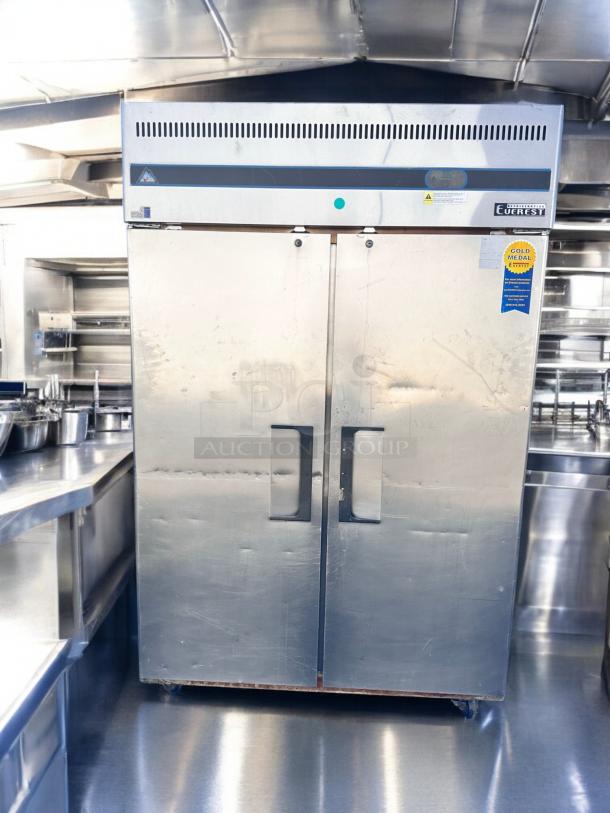 Excellent Condition Everest ESR2 Double Door Commercial Refrigerator – Tested & Working! - Image 3 of 6