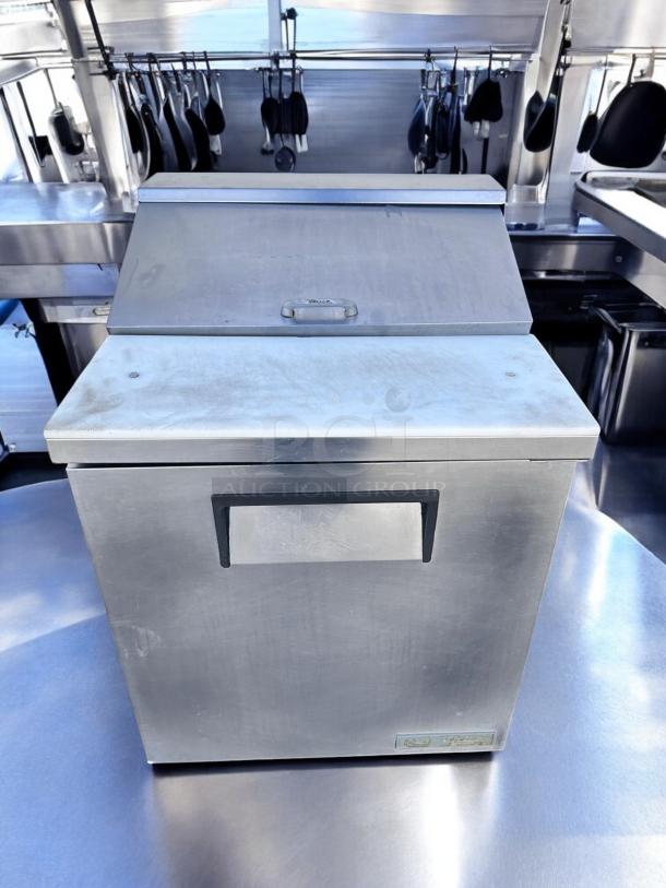 Excellent Condition True TSSU-27-08-HC Refrigerated Sandwich Prep Table – Tested & Working! - Image 4 of 7