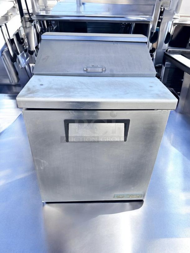 Excellent Condition True TSSU-27-08-HC Refrigerated Sandwich Prep Table – Tested & Working! - Image 5 of 7