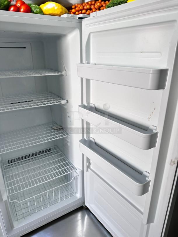 Excellent Condition GE Appliances FUF14QRRWW Upright Freezer – Tested & Working! - Image 5 of 9