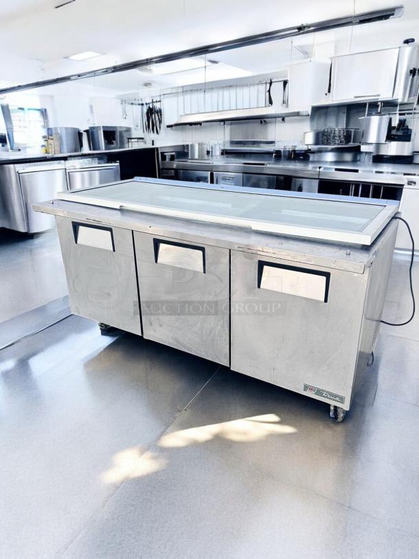 Excellent Condition True TSSU-72-30M-B-ST Mega-Top Sandwich/Salad Prep Table – Tested & Working! - Image 2 of 10
