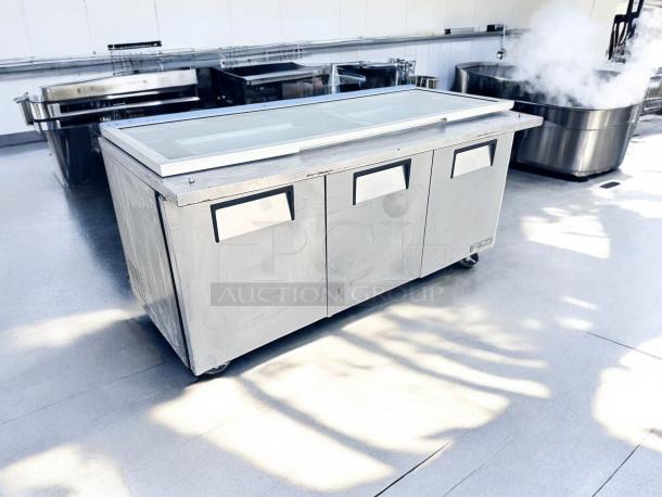 Excellent Condition True TSSU-72-30M-B-ST Mega-Top Sandwich/Salad Prep Table – Tested & Working! - Image 3 of 10
