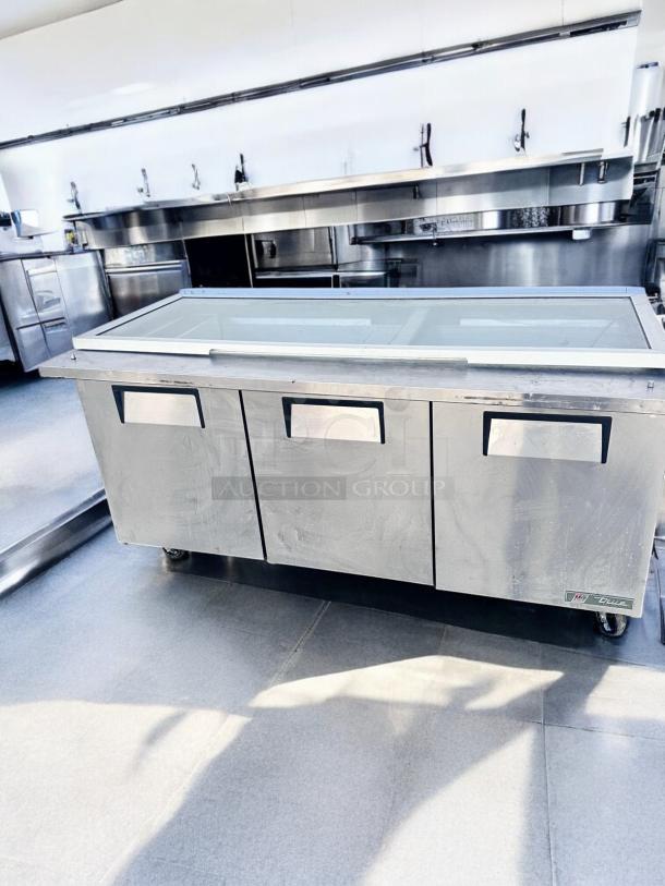 Excellent Condition True TSSU-72-30M-B-ST Mega-Top Sandwich/Salad Prep Table – Tested & Working! - Image 4 of 10