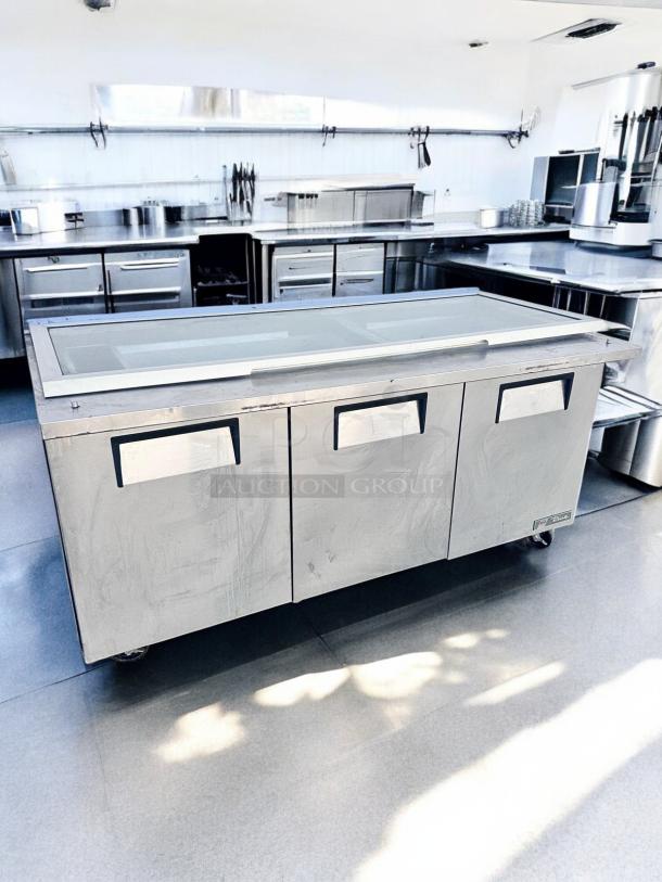 Excellent Condition True TSSU-72-30M-B-ST Mega-Top Sandwich/Salad Prep Table – Tested & Working! - Image 5 of 10