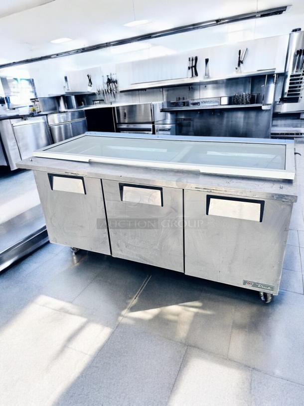 Excellent Condition True TSSU-72-30M-B-ST Mega-Top Sandwich/Salad Prep Table – Tested & Working! - Image 6 of 10