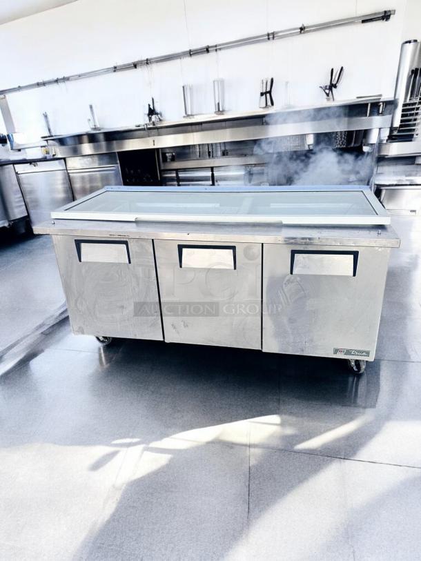 Excellent Condition True TSSU-72-30M-B-ST Mega-Top Sandwich/Salad Prep Table – Tested & Working! - Image 7 of 10