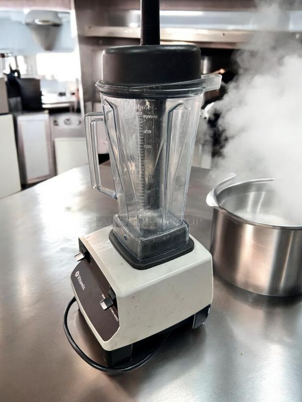 Excellent Condition Vitamix Drink Machine Two-Speed Blender – Tested & Working! - Image 1 of 7