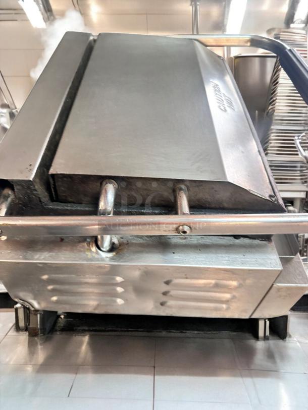 Excellent Condition Vollrath Cayenne Panini Grill – Tested & Working! - Image 8 of 10