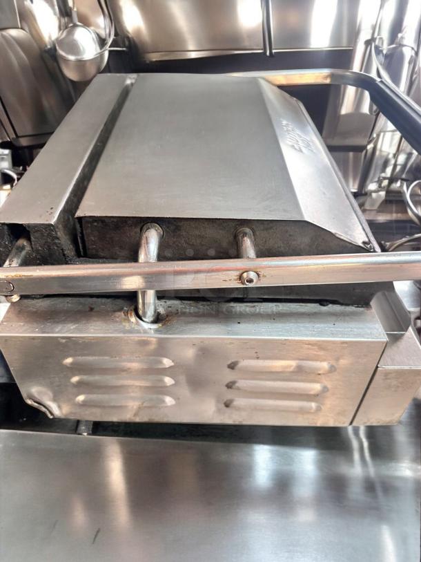 Excellent Condition Vollrath Cayenne Panini Grill – Tested & Working! - Image 10 of 10