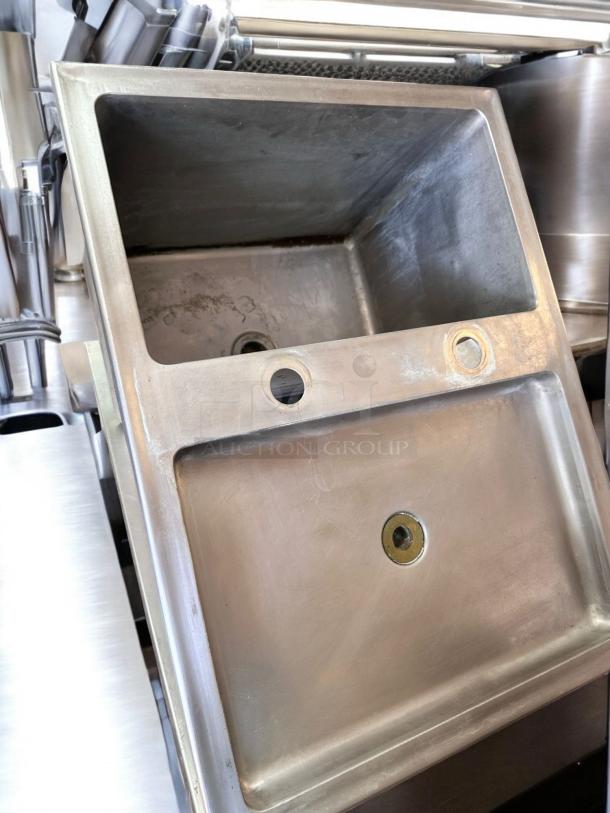 Excellent Condition Stainless Steel Dual Sink - Image 4 of 4