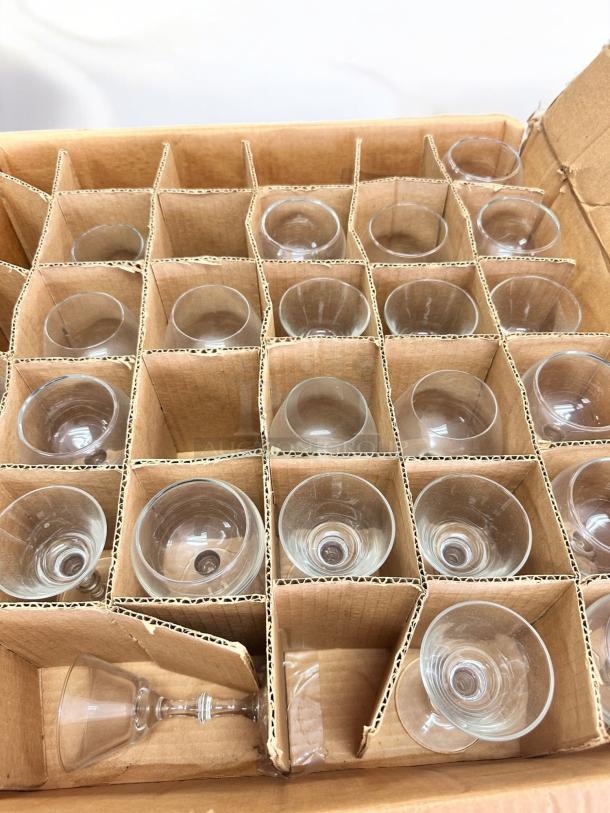 Excellent Condition Glassware Lot – Restaurant-Grade Bar Glasses (24 Pcs) - Image 2 of 7
