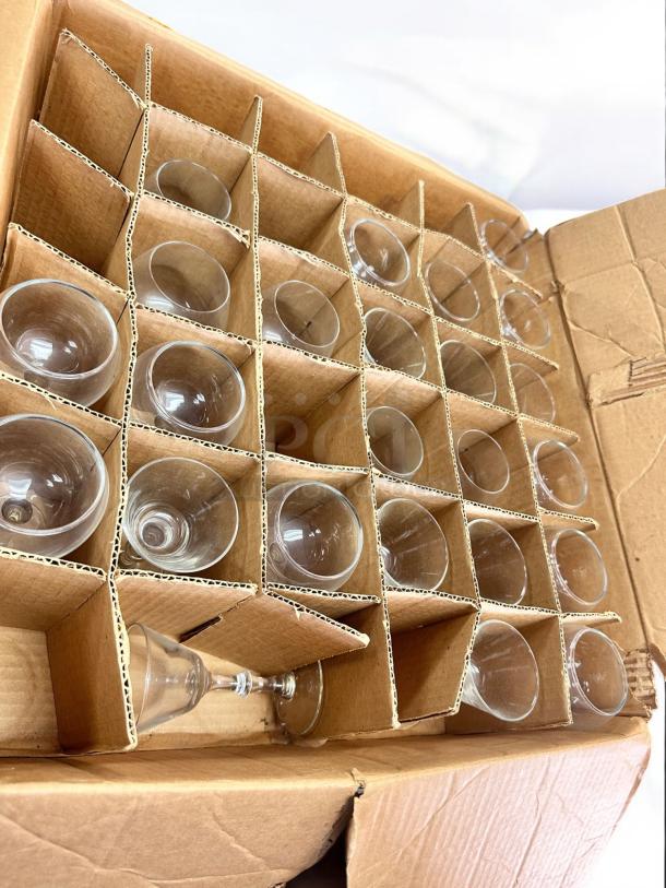 Excellent Condition Glassware Lot – Restaurant-Grade Bar Glasses (24 Pcs) - Image 3 of 7