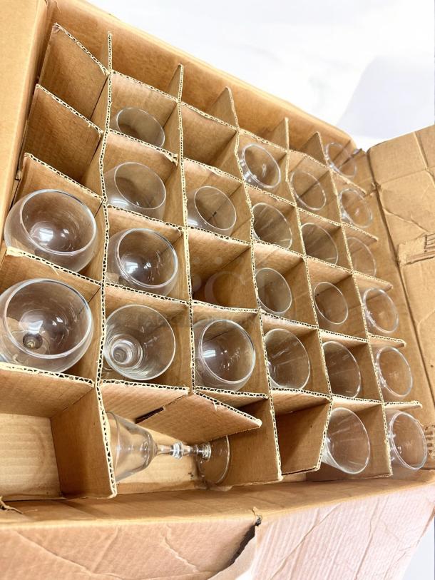 Excellent Condition Glassware Lot – Restaurant-Grade Bar Glasses (24 Pcs) - Image 4 of 7