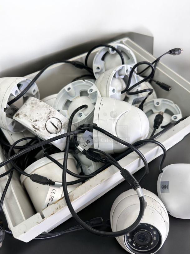 Excellent Condition Lot of 14 Security Cameras – Tested & Working! - Image 7 of 8