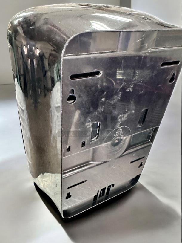 Excellent Condition Tork Paper Towel Dispenser - Image 4 of 6