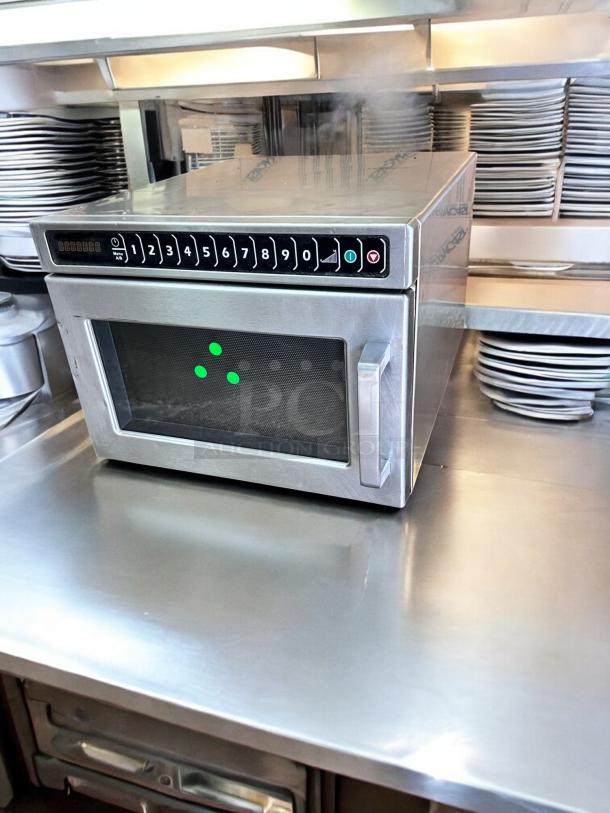 Excellent Condition Menumaster CRC21T2RLPF Commercial Microwave – Tested & Working! - Image 2 of 8