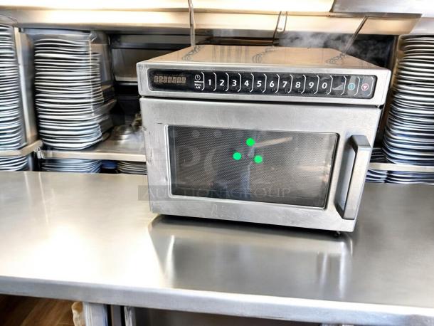 Excellent Condition Menumaster CRC21T2RLPF Commercial Microwave – Tested & Working! - Image 3 of 8