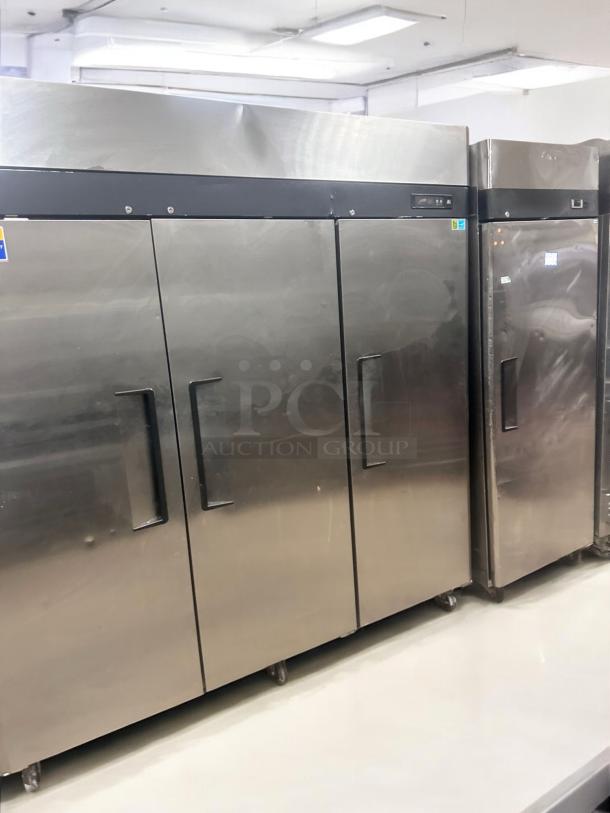 Excellent Condition Turbo Air M3R72-3 Reach-In Refrigerator – Triple Door – Tested & Working! - Image 4 of 4