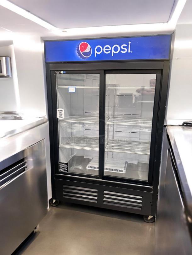 Excellent Condition Pepsi Glass Door Merchandiser – Model CO49R – Tested & Working! - Image 4 of 8