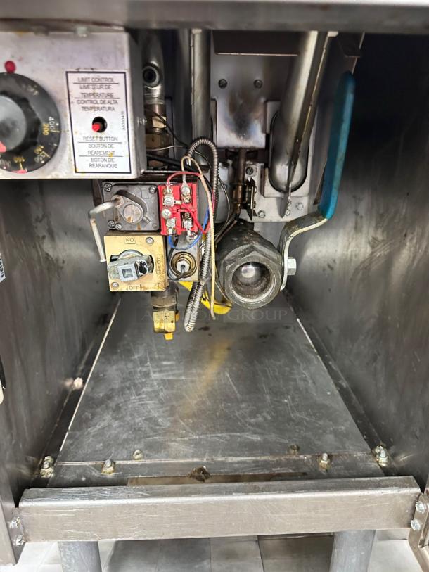 Excellent Condition Pitco VF35 Gas Fryer – Tested & Working! - Image 4 of 5