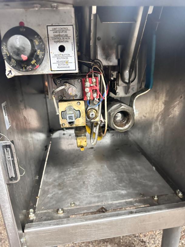 Excellent Condition Pitco VF35 Gas Fryer – Fully Tested & Working! - Image 7 of 8