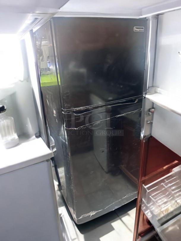 Excellent Condition Magic Chef Top-Freezer Refrigerator – Tested & Working! - Image 2 of 4