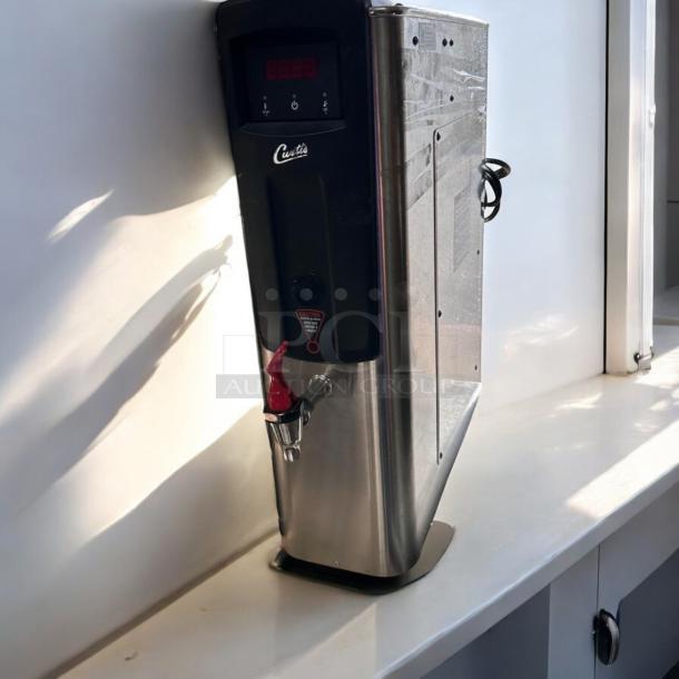Excellent Condition Wilbur Curtis SCD500GT62A000 Coffee Brewer – 120/220V – Tested & Working! - Image 4 of 9