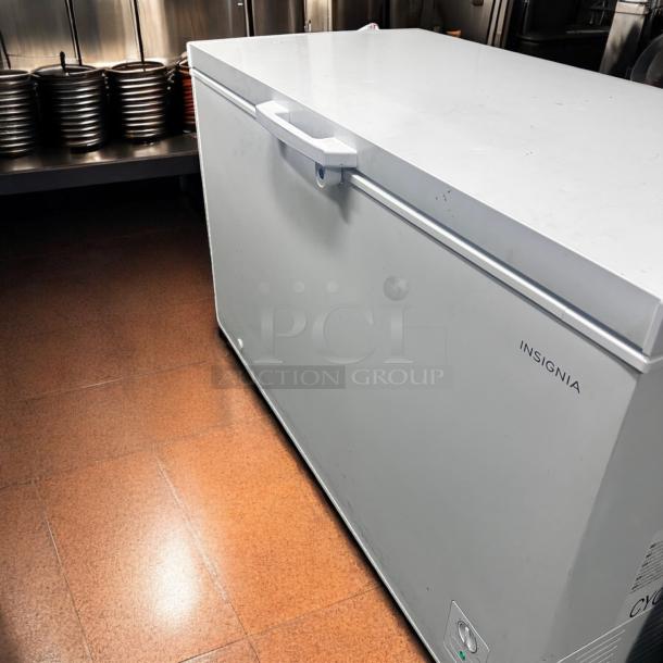 Excellent Condition Insignia NS-CZ14WH7 Chest Freezer – 115V – Tested & Working! - Image 2 of 8