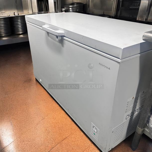 Excellent Condition Insignia NS-CZ14WH7 Chest Freezer – 115V – Tested & Working! - Image 5 of 8