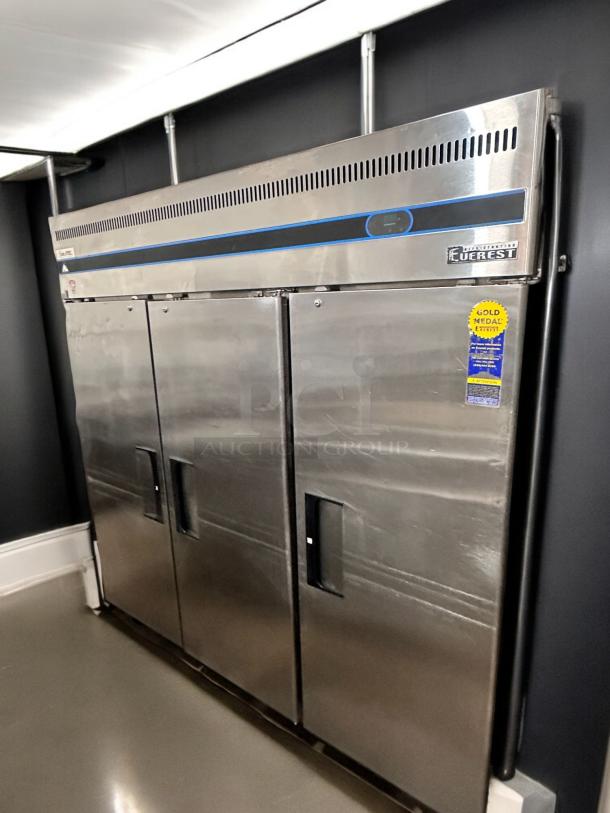 REFRIGERATOR – Everest ESR3 – Excellent Condition – Tested & Working! - Image 1 of 3
