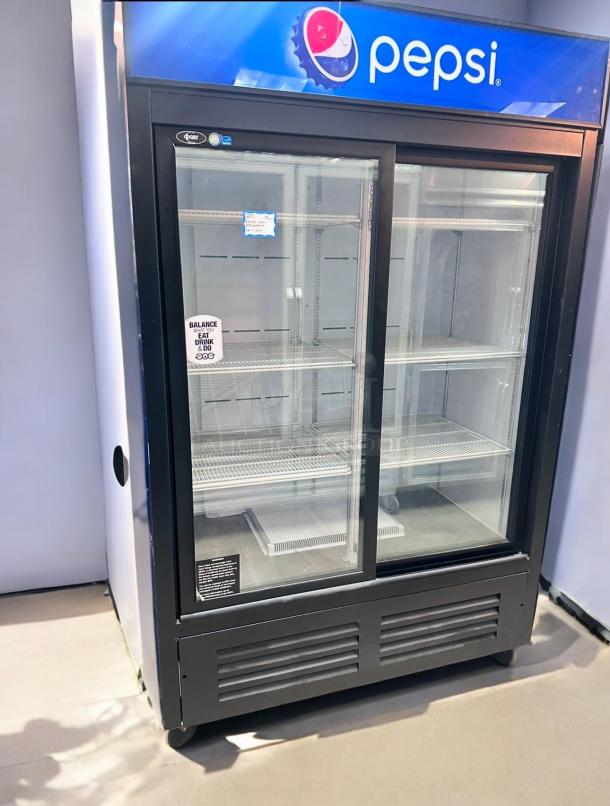 DOUBLE SLIDING GLASS DOOR REFRIGERATOR – QBD CD45-HC – Excellent Condition – Tested & Working! - Image 3 of 7