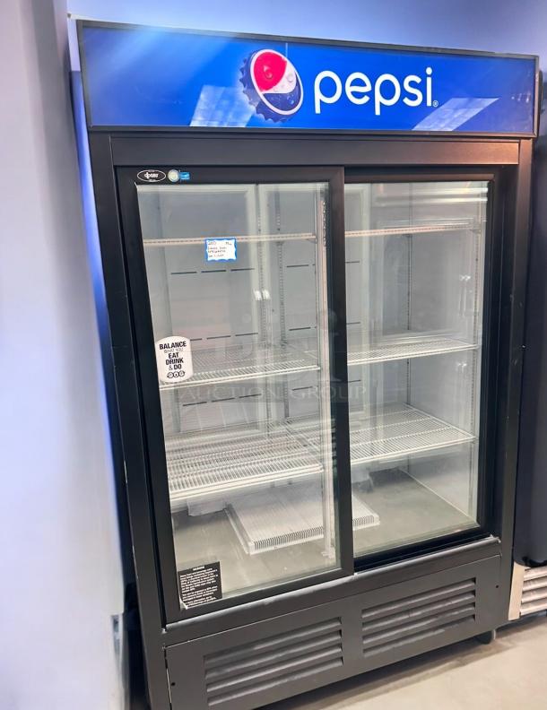 DOUBLE SLIDING GLASS DOOR REFRIGERATOR – QBD CD45-HC – Excellent Condition – Tested & Working! - Image 4 of 7