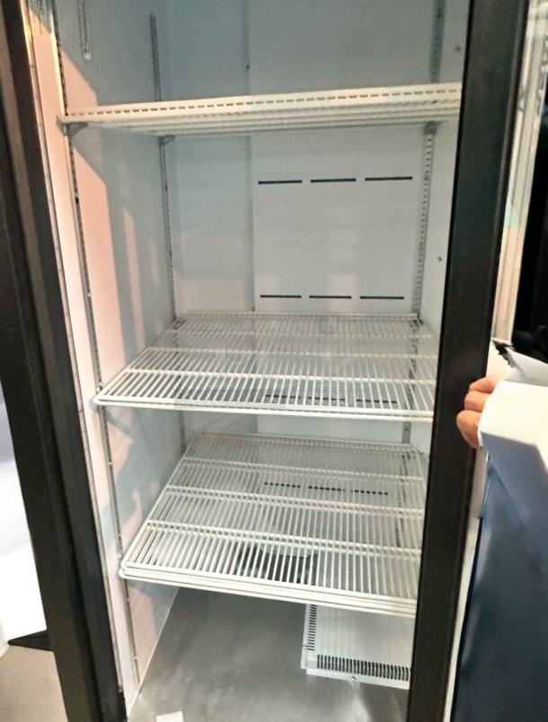 DOUBLE SLIDING GLASS DOOR REFRIGERATOR – QBD CD45-HC – Excellent Condition – Tested & Working! - Image 5 of 7