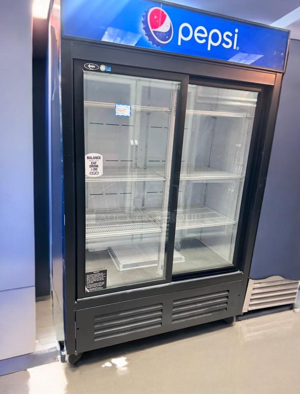 DOUBLE SLIDING GLASS DOOR REFRIGERATOR – QBD CD45-HC – Excellent Condition – Tested & Working! - Image 6 of 7