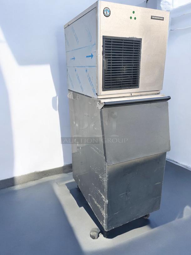 ICE MAKER – Hoshizaki Flaker Icemaker 500lb per day  Commercial Ice Machine with Bin – Excellent Condition – Tested & Working! - Image 1 of 10