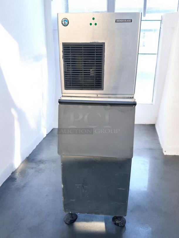 ICE MAKER – Hoshizaki Flaker Icemaker 500lb per day  Commercial Ice Machine with Bin – Excellent Condition – Tested & Working! - Image 3 of 10