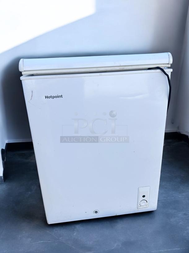 CHEST FREEZER – Hotpoint HCM5QWBWW – Excellent Condition – Tested & Working! - Image 2 of 8