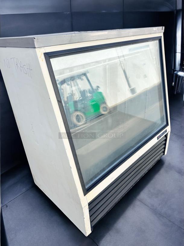 REFRIGERATED DISPLAY CASE – True TSID-48-2 – Excellent Condition – Tested & Working! - Image 5 of 6