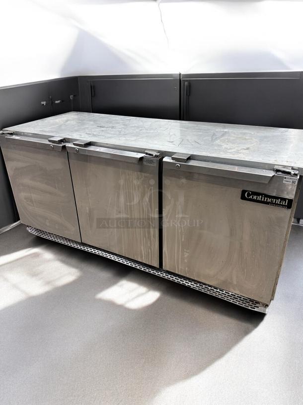 UNDERCOUNTER REFRIGERATOR – Continental UC72 – Excellent Condition – Tested & Working! - Image 1 of 6