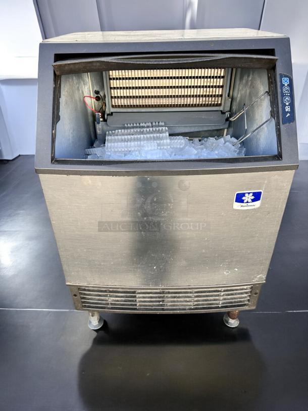 ICE MAKER – Manitowoc UY0240A-161B – Excellent Condition – Tested & Working! - Image 11 of 14