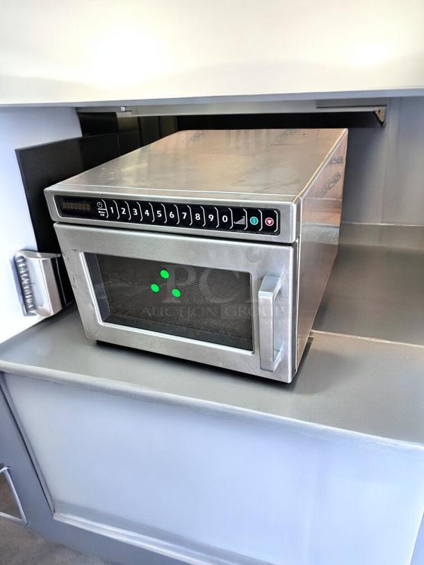 COMMERCIAL MICROWAVE – Menumaster CRC21T2RLPF – Excellent Condition – Tested & Working! - Image 4 of 8
