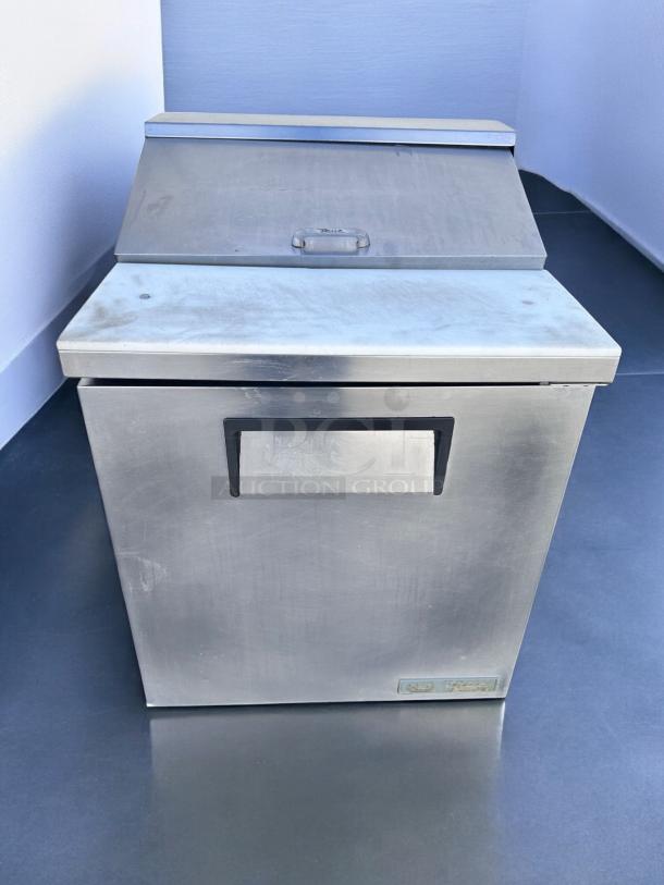 REFRIGERATED PREP TABLE – True TSSU-27-08-HC – Excellent Condition – Tested & Working! - Image 1 of 5