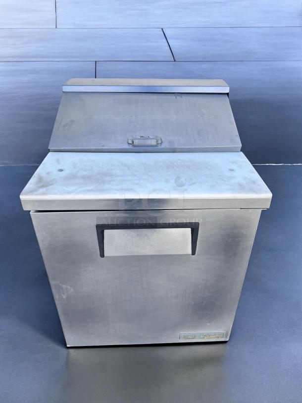 REFRIGERATED PREP TABLE – True TSSU-27-08-HC – Excellent Condition – Tested & Working! - Image 3 of 5