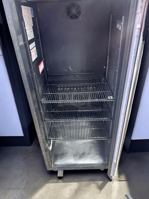 DISPLAY REFRIGERATOR – IDW GS-4-HA234B – Excellent Condition – Tested & Working! - Image 5 of 8