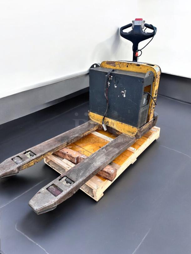 ELECTRIC PALLET JACK – Yale MPB040-EN24T2748 – Tested & Working – Heavy-Duty - Image 4 of 8