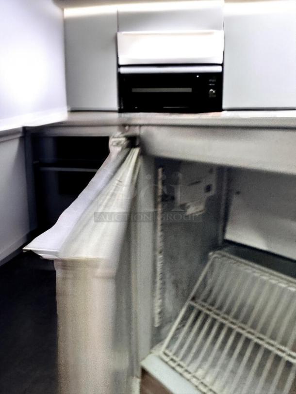 UNDERCOUNTER REFRIGERATOR – Beverage-Air – Excellent Condition – Tested & Working! - Image 4 of 5