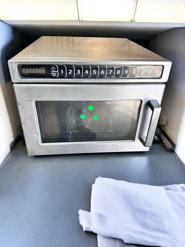 COMMERCIAL MICROWAVE – Menumaster CRC21T2RLPR – Excellent Condition – Tested & Working! - Image 1 of 7
