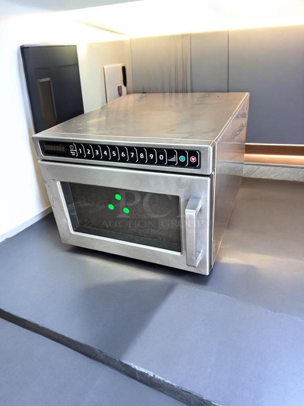 COMMERCIAL MICROWAVE – Menumaster CRC21T2RLPR – Excellent Condition – Tested & Working! - Image 2 of 7